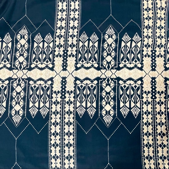 Olive & Oak size large navy & cream top Aztec design scoop neck back zipper EUC - Picture 8 of 14